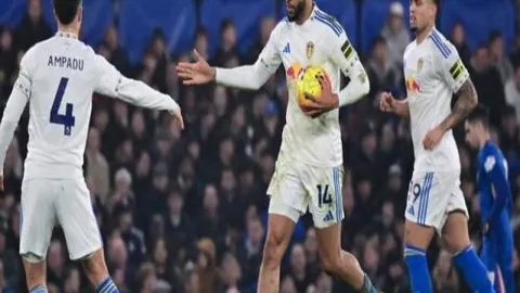 C罗财富丰厚却遭职业寿命限制，子女奢华生活令其负担沉重。